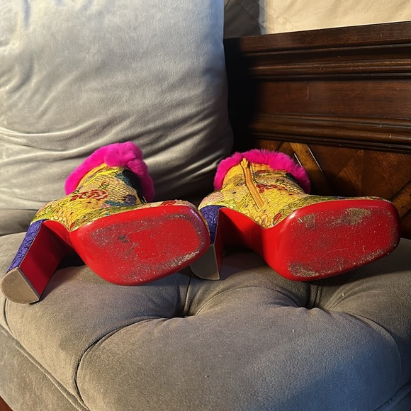 Christian Louboutin May Wong 100 Multi
Authentic CL booties w/ tassels Size38/8B - Picture 6 of 10